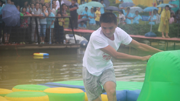 炬神電子組團挑戰(zhàn)水上大沖關
