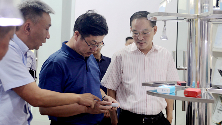 市委常委、副市長(zhǎng)徐懷好走訪炬神電子 ：全力、熱情、周到提供服務(wù)